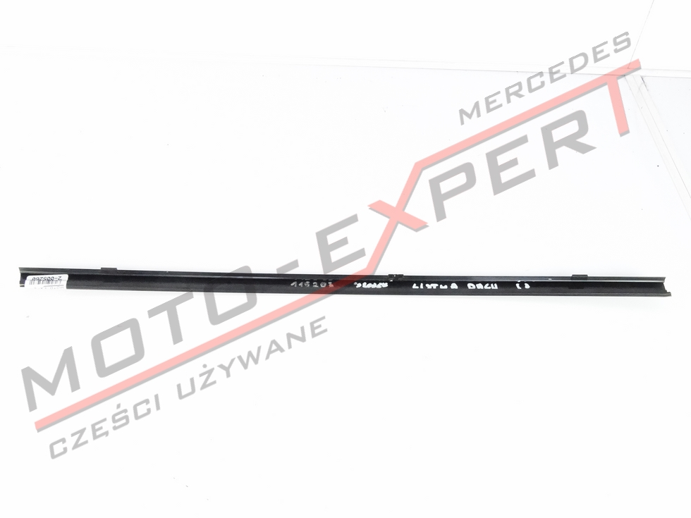 Mercedes C W203 KOMBI DACHVERKLEIDUNG MITTE RECHTS Product image