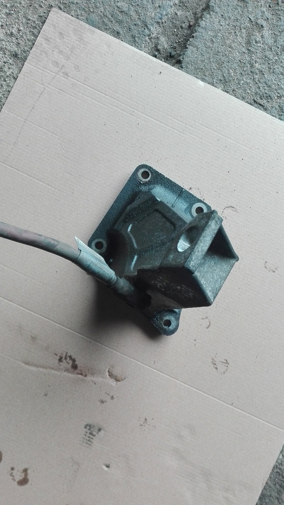 BMW E46 ŁAPA-MOTORHALTER, RECHTS, 320D DIESEL Product image
