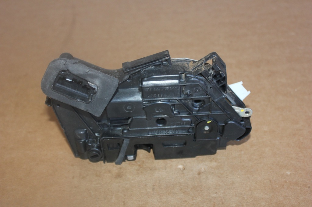 TÜRSCHLOSS HINTEN LINKS VW PASSAT B8 5E0839015 Product image