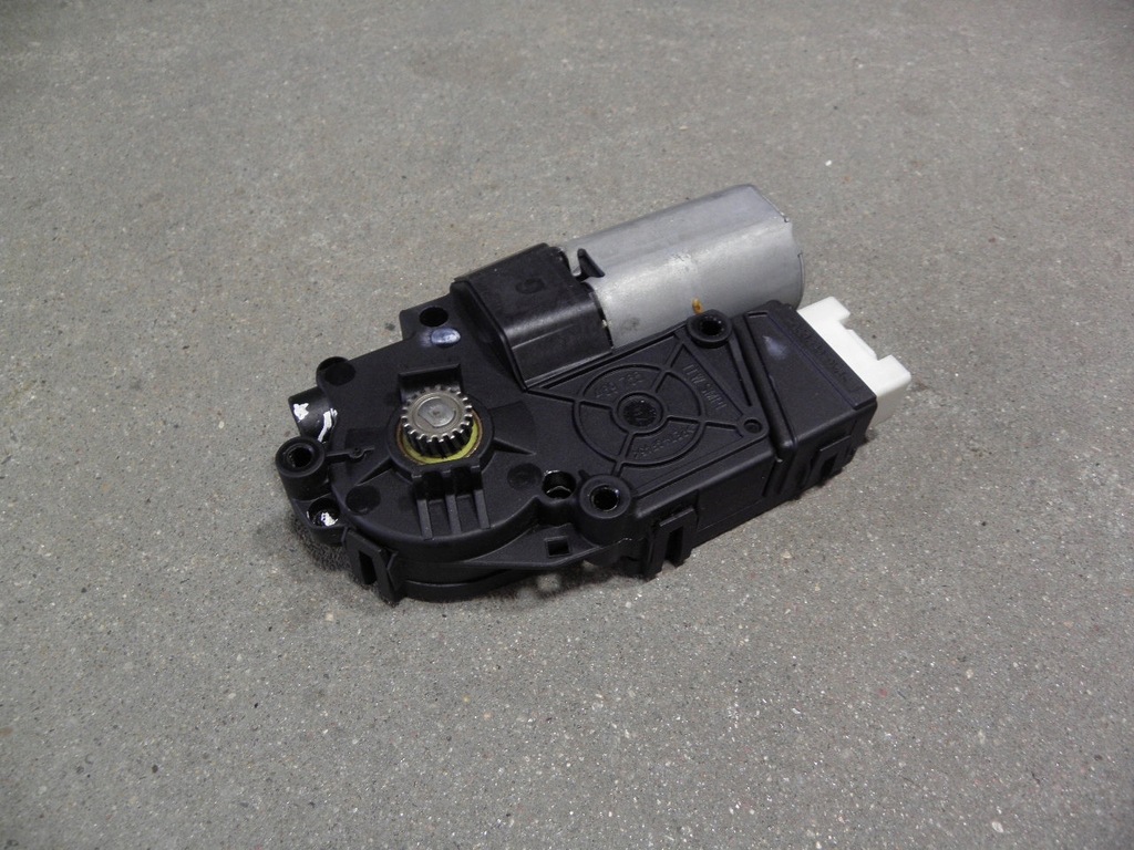 MERCEDES C W204 SCHIEBEDACHMOTOR A2048200808 Product image