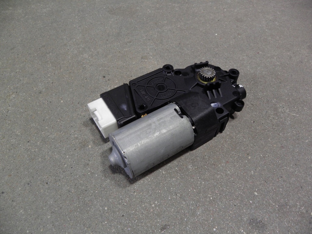 MERCEDES C W204 SCHIEBEDACHMOTOR A2048200808 Product image