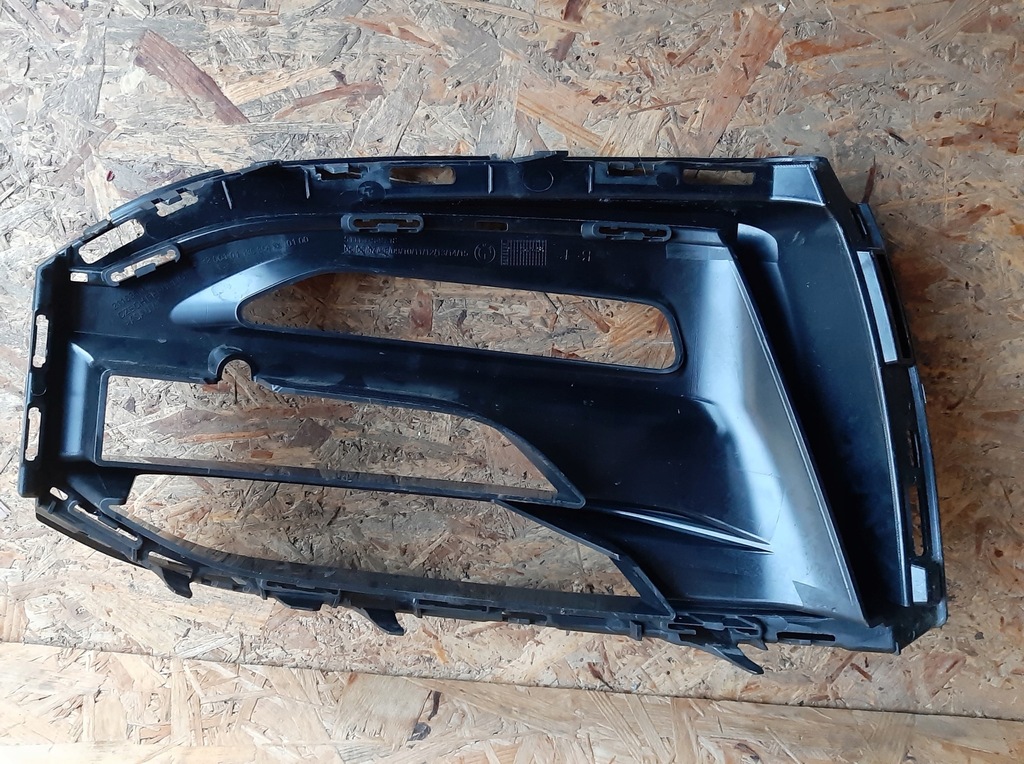 KÜHLERGRILL VORNE RECHTS BMW F40 7459718 Product image