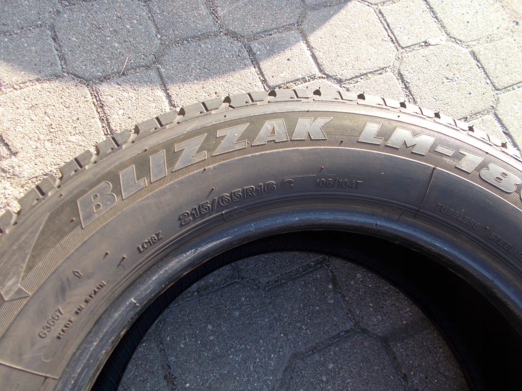 1 Stück BRIDGESTONE Blizzak LM-18C 215/65/16 C 7,8 mm Product image