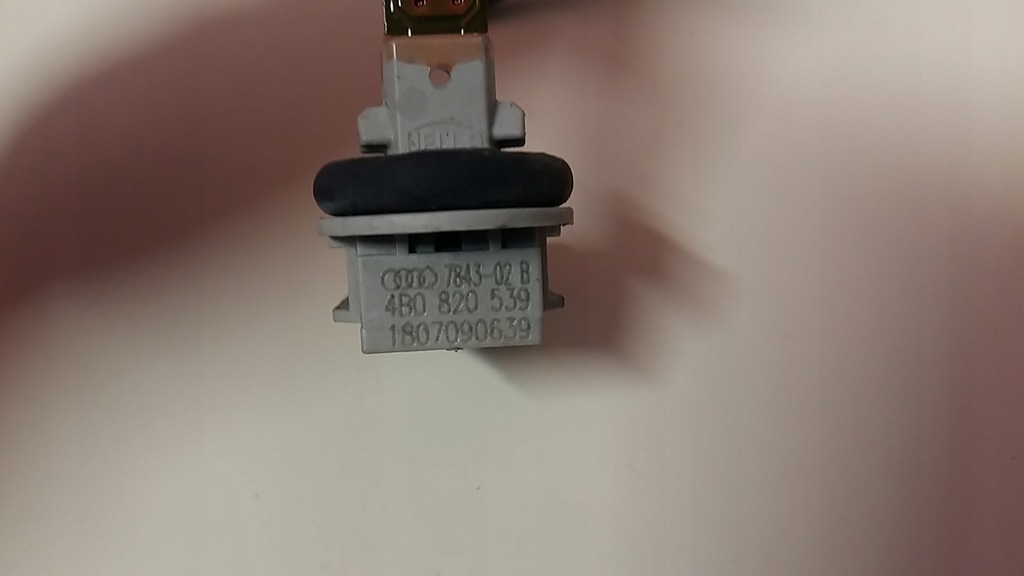 VW PASSAT B6 2.0 TDI TEMPERATURSENSOR 4B0820539 Product image