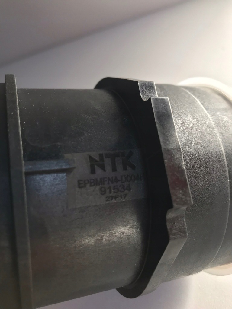 BMW E90 E91 E84 E82 2,0 D Luftströmungsmesser 1362778743 NTK 91534 Product image