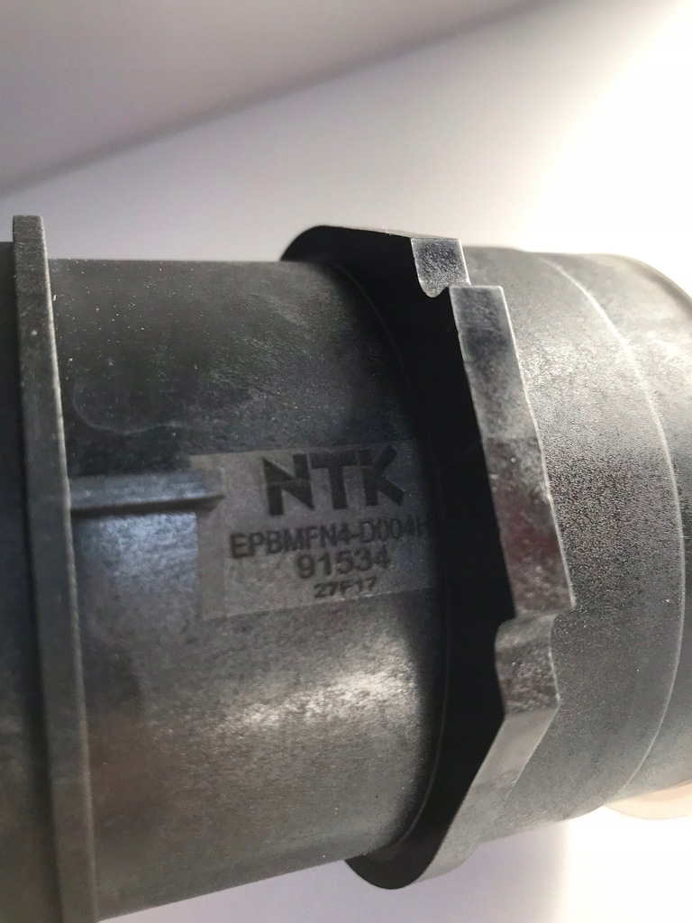 BMW E90 E91 E84 E82 2,0 D Luftströmungsmesser 1362778743 NTK 91534 Product image