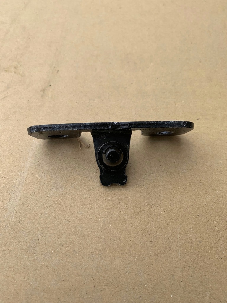 Tesla 3 Motorhaubenstellgliedhalterung 1091870-00-B Product image