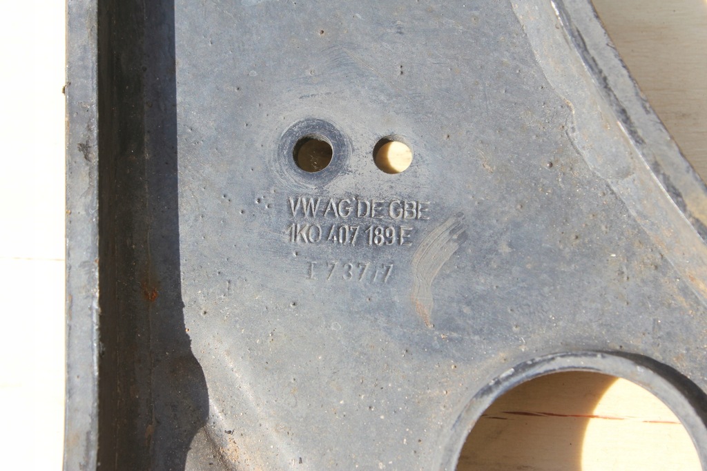 Querlenker vorne links VwAG 1K0407189E Product image