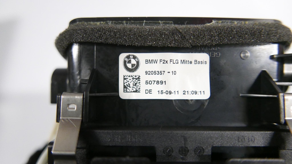 BMW F20 MITTLERER LUFTEINLASSGITTER 9205357 Product image