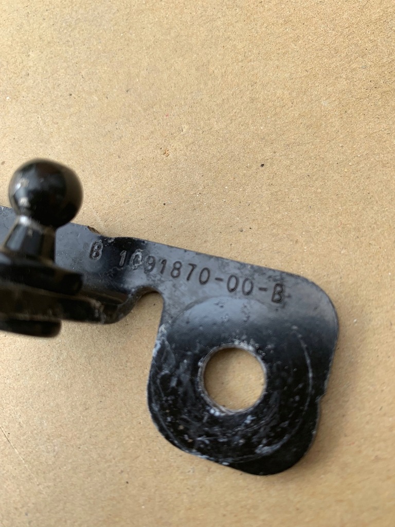 Tesla 3 Motorhaubenstellgliedhalterung 1091870-00-B Product image