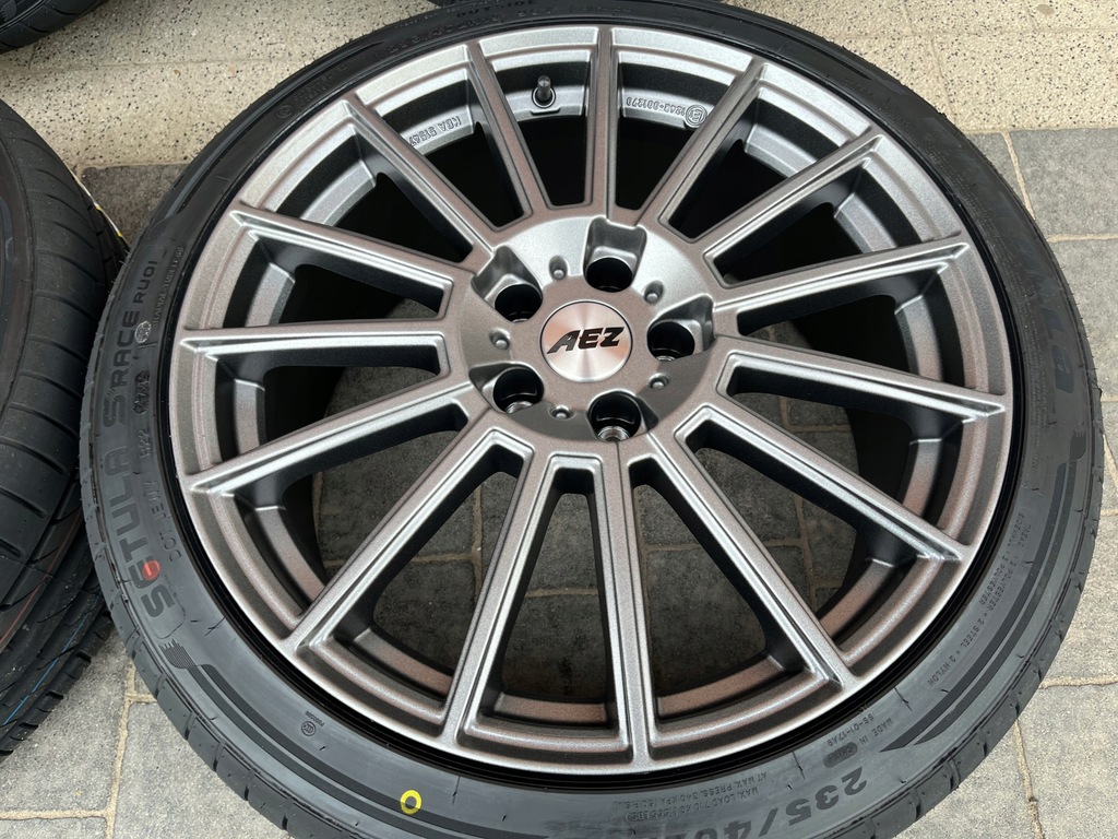 VW PASSAT B8 SOMMERFELGEN 235/40R19 AEZ NEW RIKEN Product image