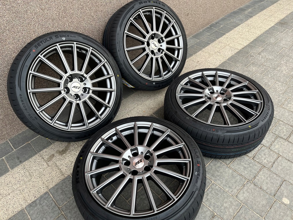 VW PASSAT B8 SOMMERFELGEN 235/40R19 AEZ NEW RIKEN Product image