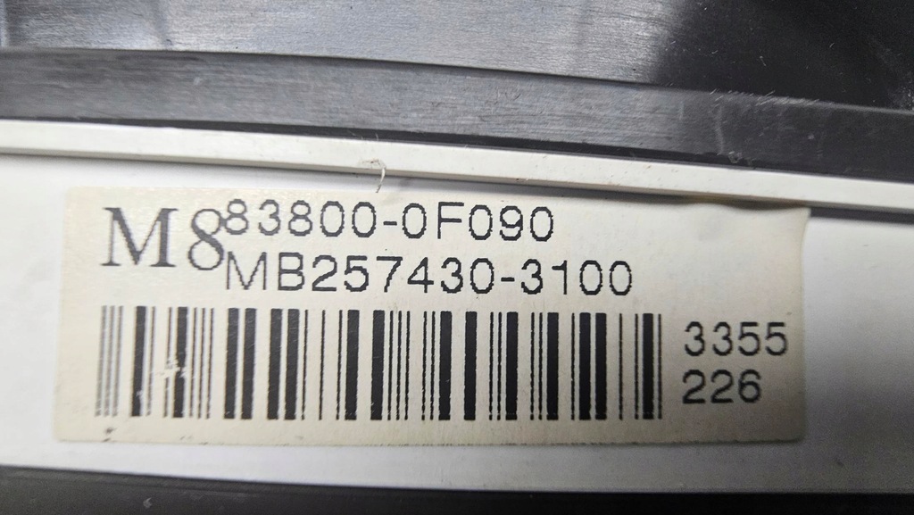 TOYOTA COROLLA VERSO II 2,2 D4D 83800-0F090 LICZNIK ZEGARY BDB ORYGINAŁ EU Product image