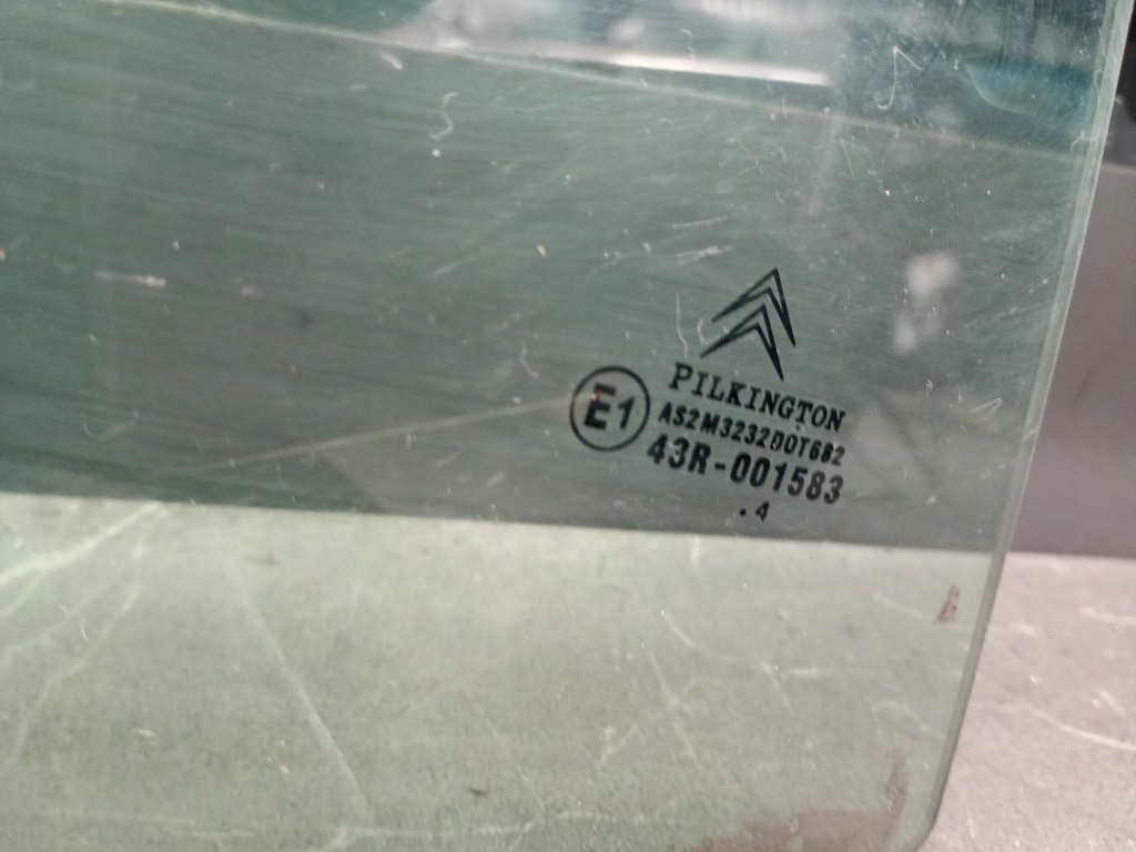 Rechts Glas hinterher Citroen C3 und 04R Product image