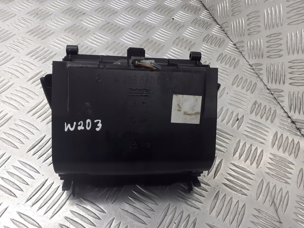 HOLZASCHENBECHER MERCEDES W203 A2036800852 Product image