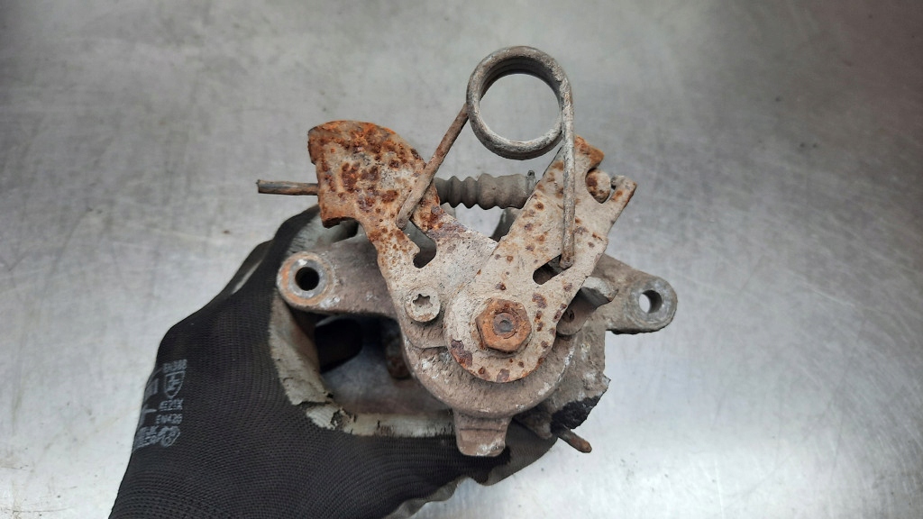 BREMSSATTEL LINKS HINTEN AUDI A4 B6 AVANT KOMBI 02R 2.0B Product image