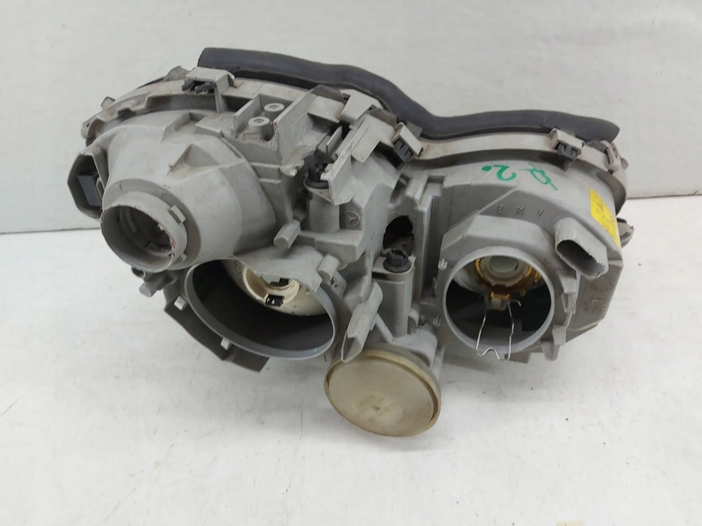 Mercedes-Benz C-Klasse 203 W203 linker Frontscheinwerfer-Frontreflektor Product image