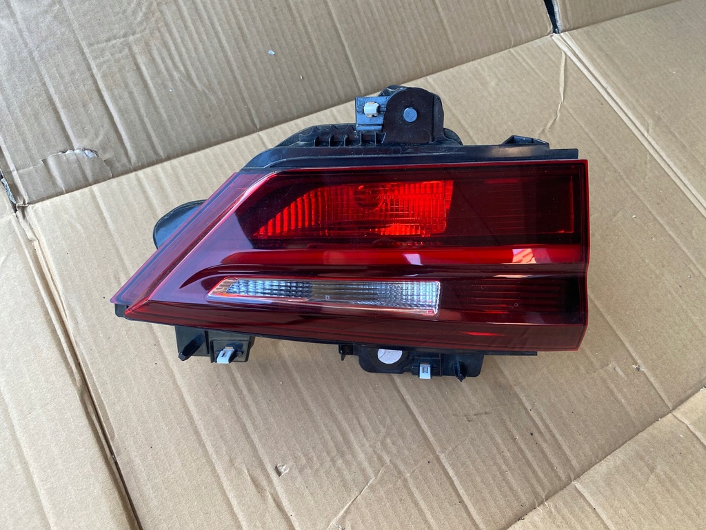 HECKLEUCHTE IN DER HAUBE LINKS HINTEN LINKS 9881159 BMW F39 X2 LED EUROPA ORIGINAL Product image