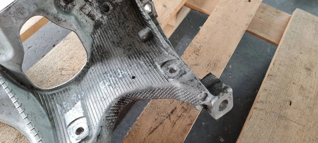 A5 8W LEAP BRACKET SLED MONTAGE RECHTS VORNE RECHTS 8W0399296E A4 B9 8W Product image