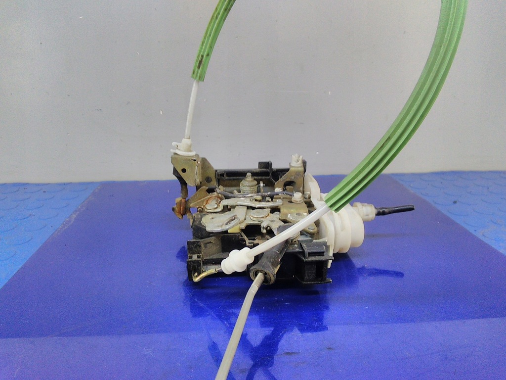 AUDI A3 8L TÜRSCHLOSS LINKS VORNE 8L1837015 Product image
