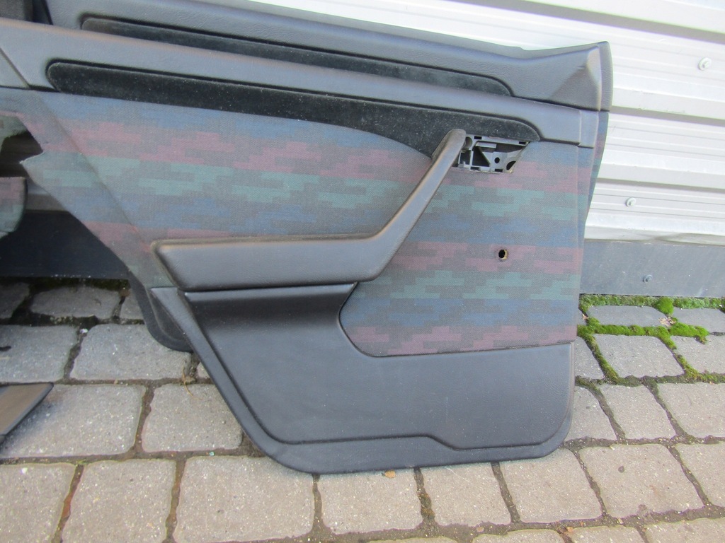 2 MERCEDES W202 93–97 BACON TÜRPOLSTERUNG 4 STÜCK SCHWARZE FARBE Product image