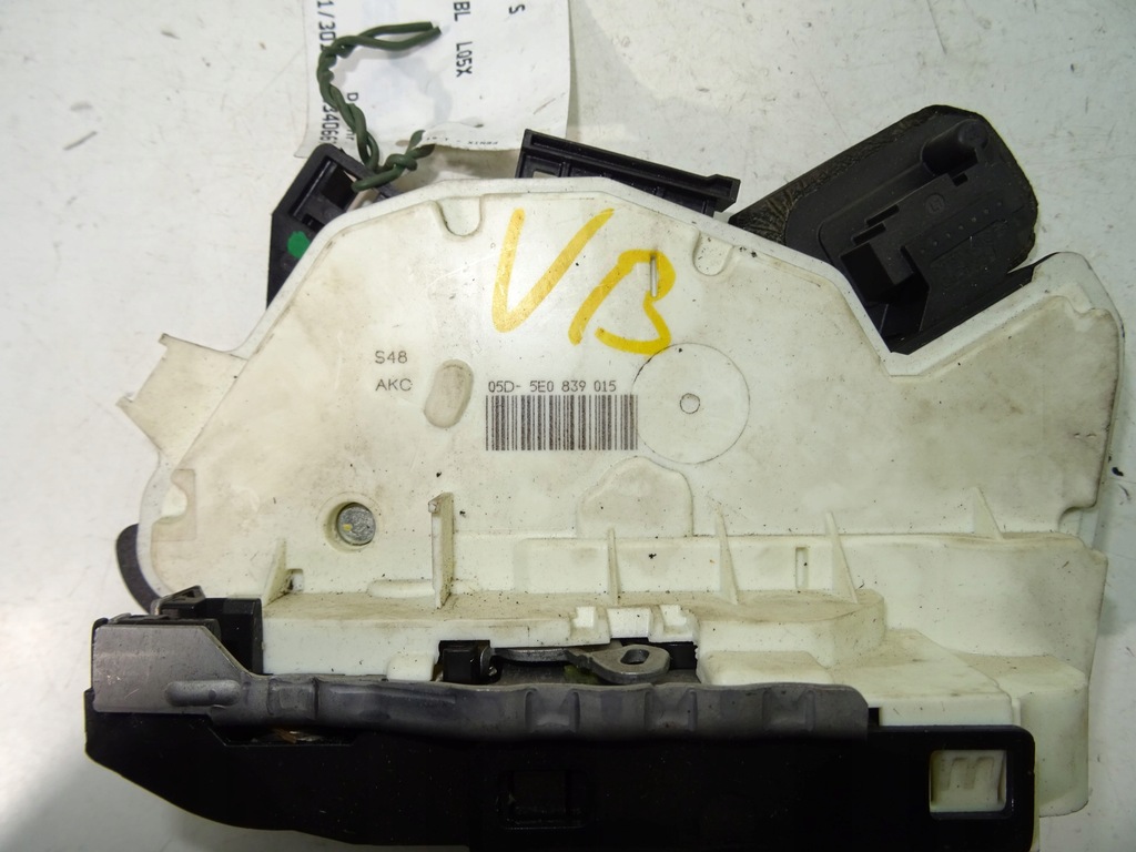SKODA RAPID TÜRSCHLOSS HINTEN LINKS 5E0839015 Product image