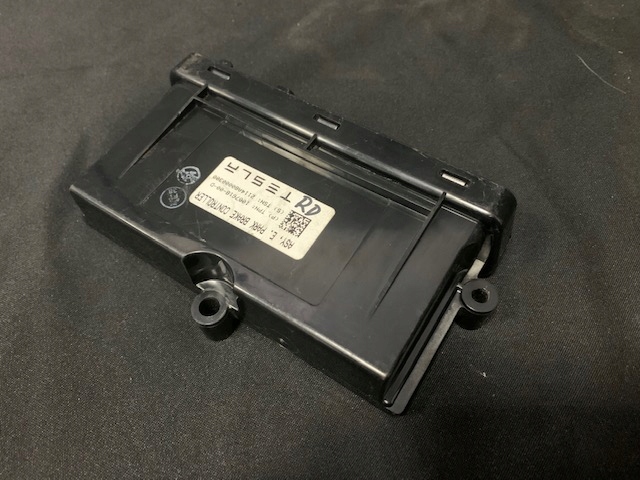 Tesla S Parkbremssteuergerät ECU 1007618-00-D Product image
