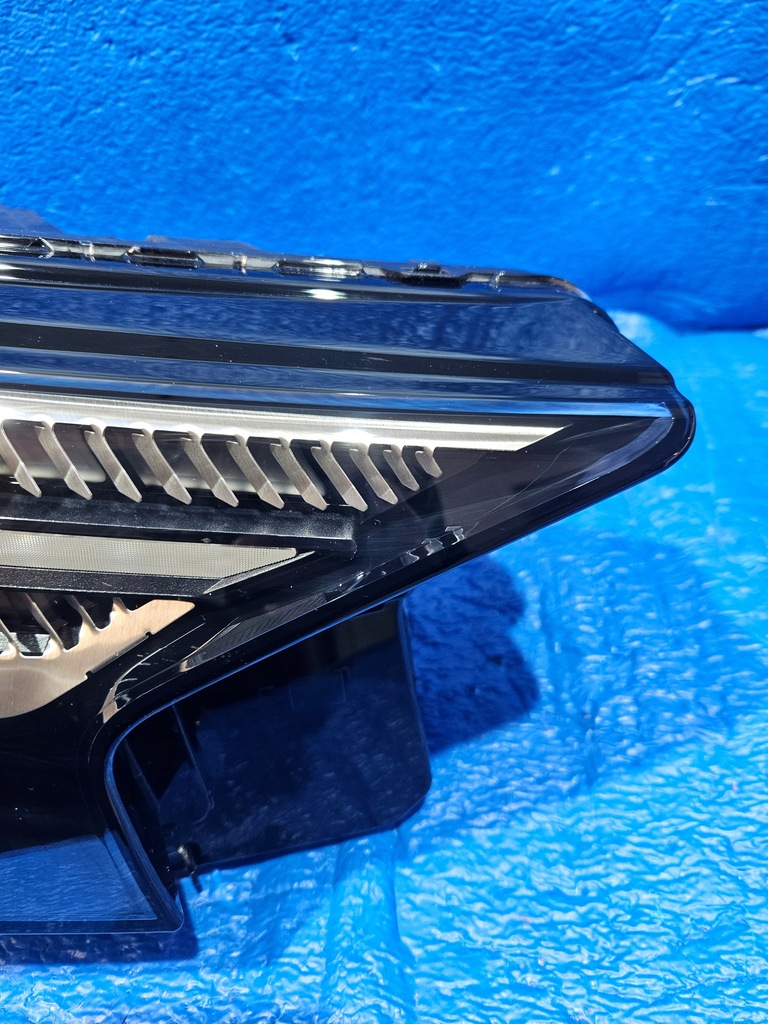 Vorderrechtlich vorne rechts Audi Q4 E-Tron 89A941036m Product image