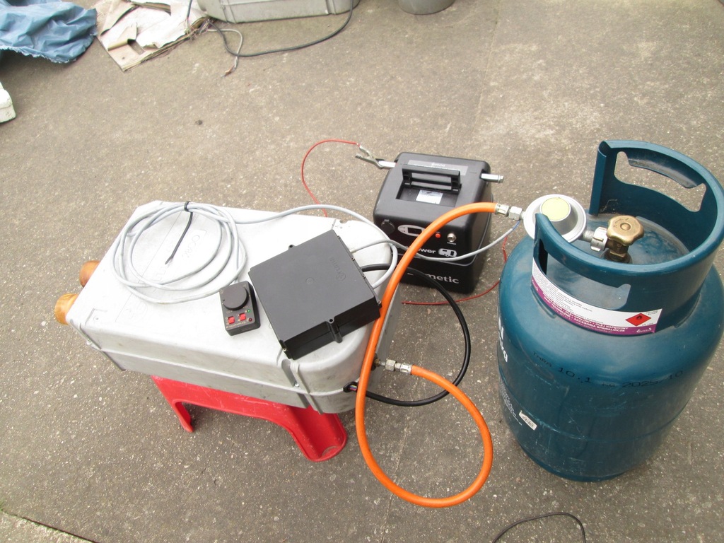 GASHEIZUNG TRUMA E-1800 + VERSORGUNG UND 2800E Product image