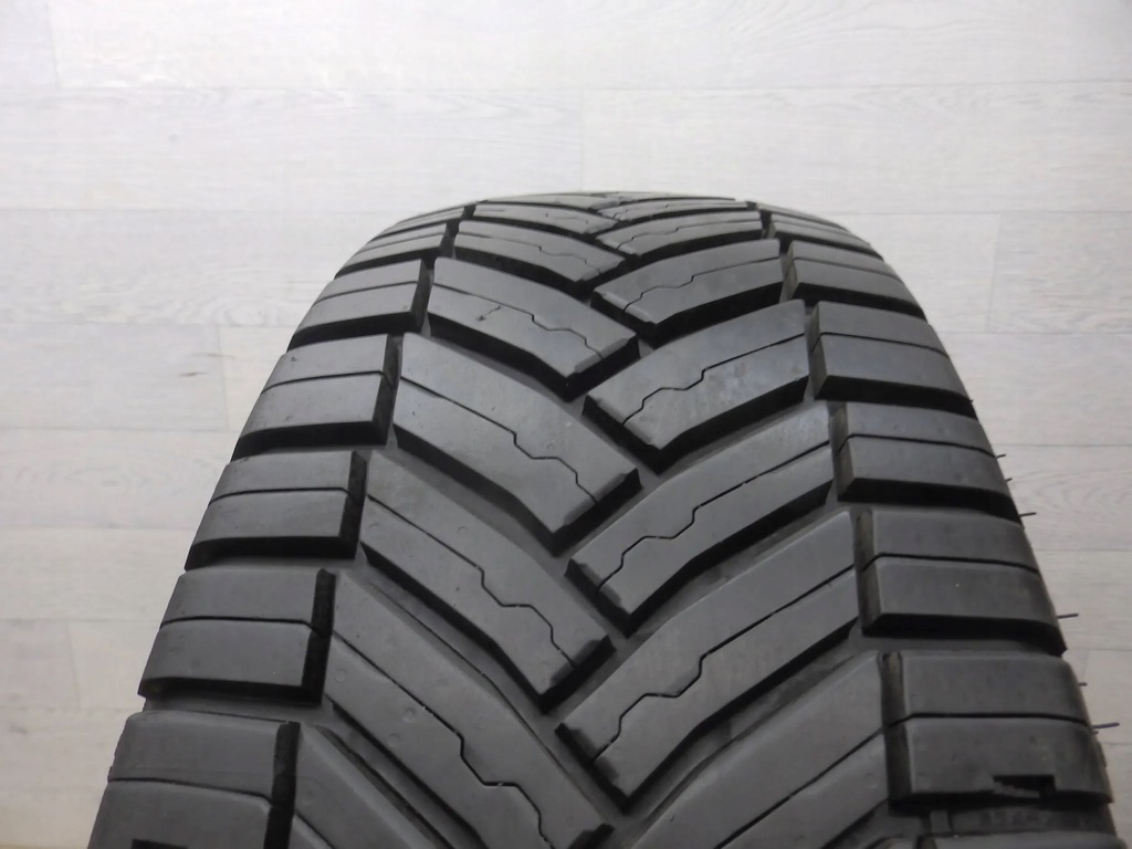 Michelin Agilis CrossClimate Ganzjahresreifen 215/60/17C 109/107T Product image