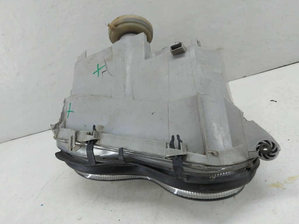 Mercedes-Benz C-Klasse 203 W203 linker Frontscheinwerfer-Frontreflektor Product image