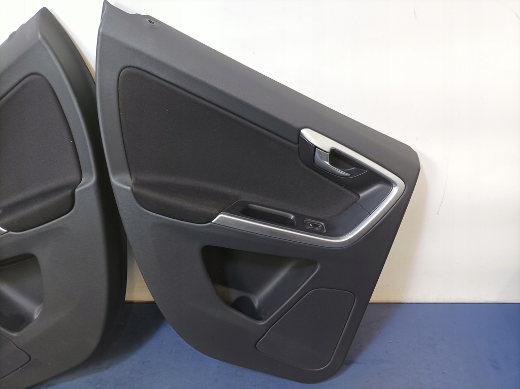 VOLVO XC60 UND TÜRSEITENPOLSTERSATZ Product image