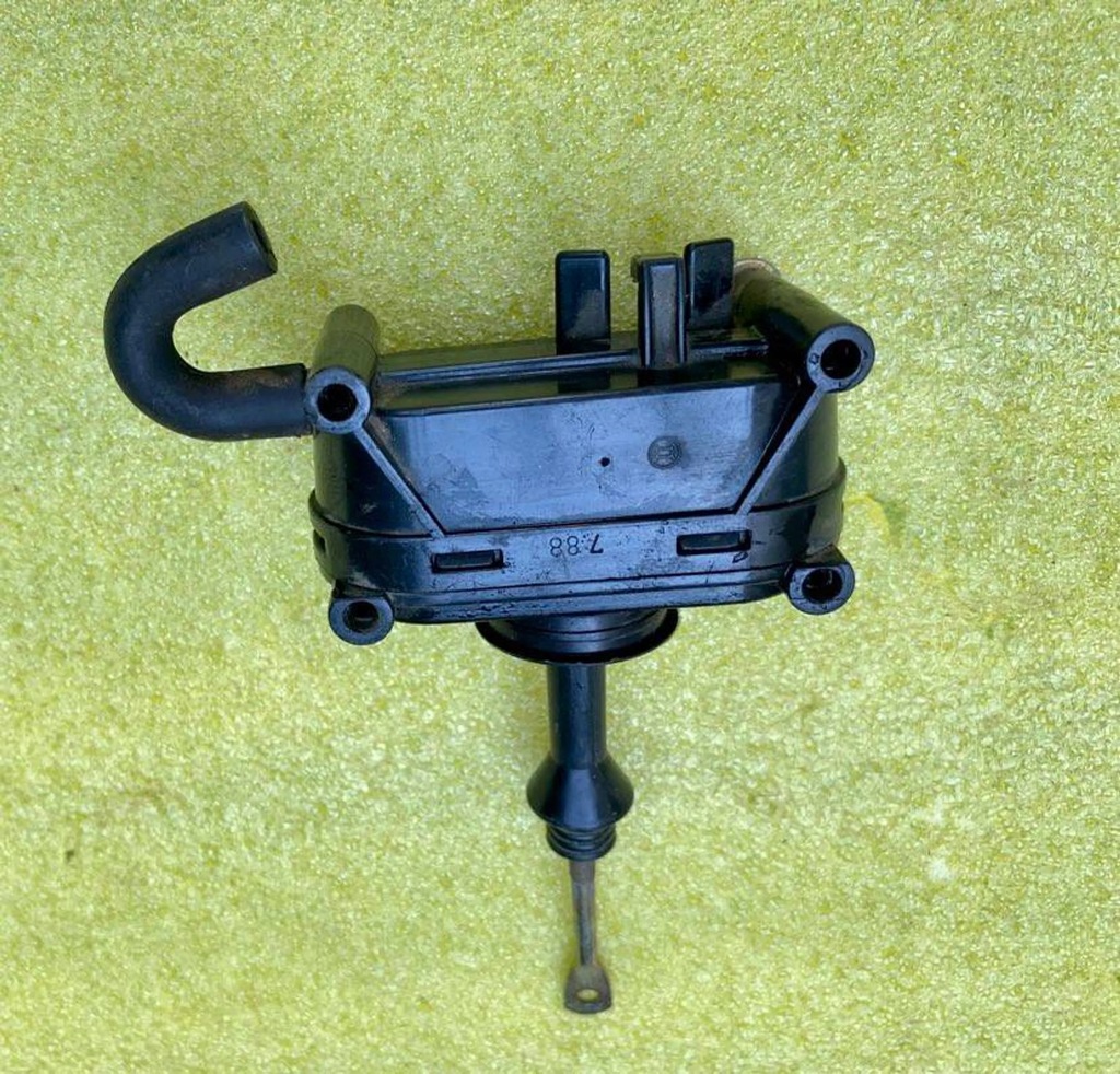 Mercedes W123 Zentralverriegelungsaktuator Product image