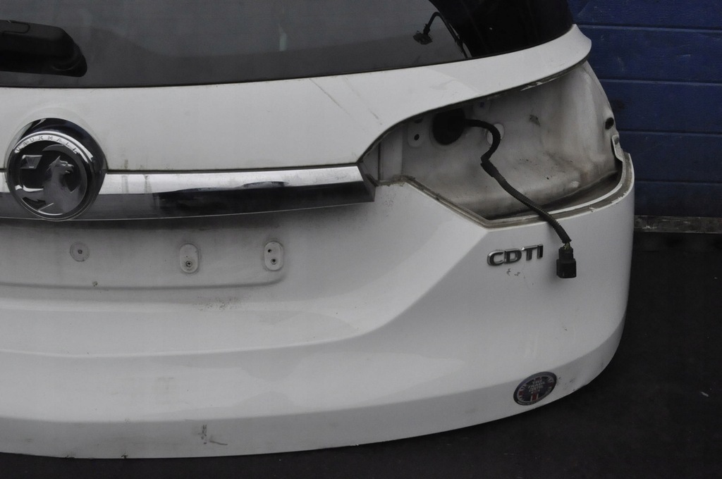 OPEL INSIGNIA EIN HECKKOFFERHEBER Product image