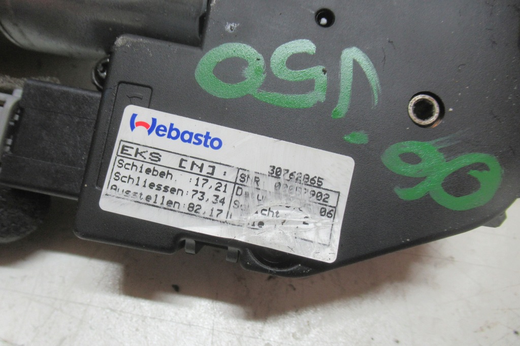 VOLVO V50 2.4 D 06R COMBI SCHIEBEDACHMOTOR 4N51-F53508AD Product image