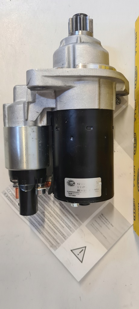 Anlasser HELLA 8EA 012 527-551 Audi Seat Skoda Volkswagen 12 V 2 Löcher Product image