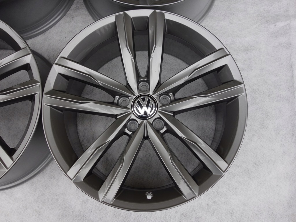 VW ARTEON PASSAT B8 LIFT TIGUAN 18' DARTFORD FELGEN Product image