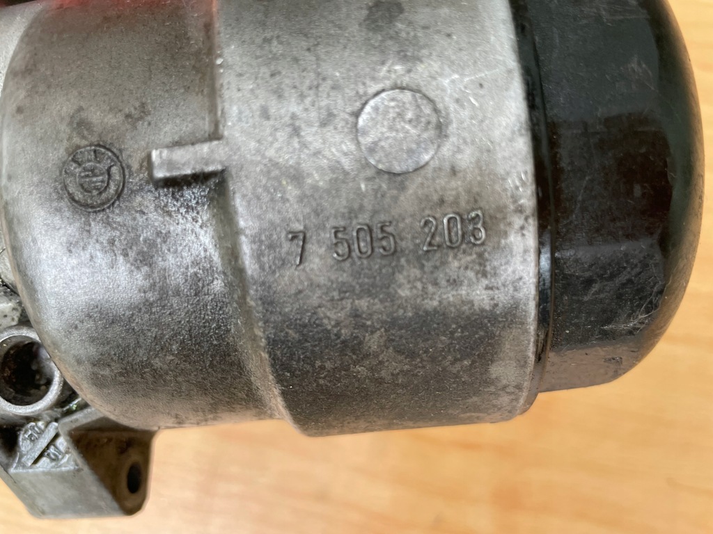 Grundölfiltergehäuse Bmw E46 E87 E90 316i 318i N42 N46 7505203 Product image