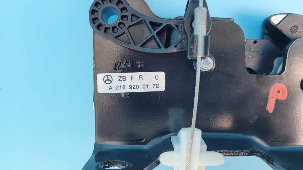 MERCEDES W218 CLS 350 SCHLOSS SCHLOSSGRIFF SITZGRIFF RECHTS A2189200172 Product image