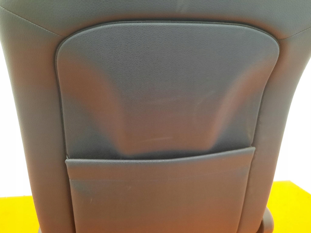 Mercedes C-Klasse in 204 07-14 Passagiersitz rechts vorne 20420810 Product image
