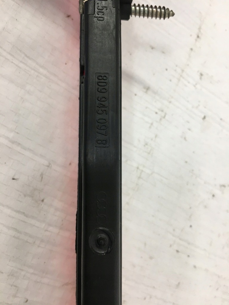 AUDI A4 B5 DRITTE BREMSLEUCHTE 8D9945097B Product image