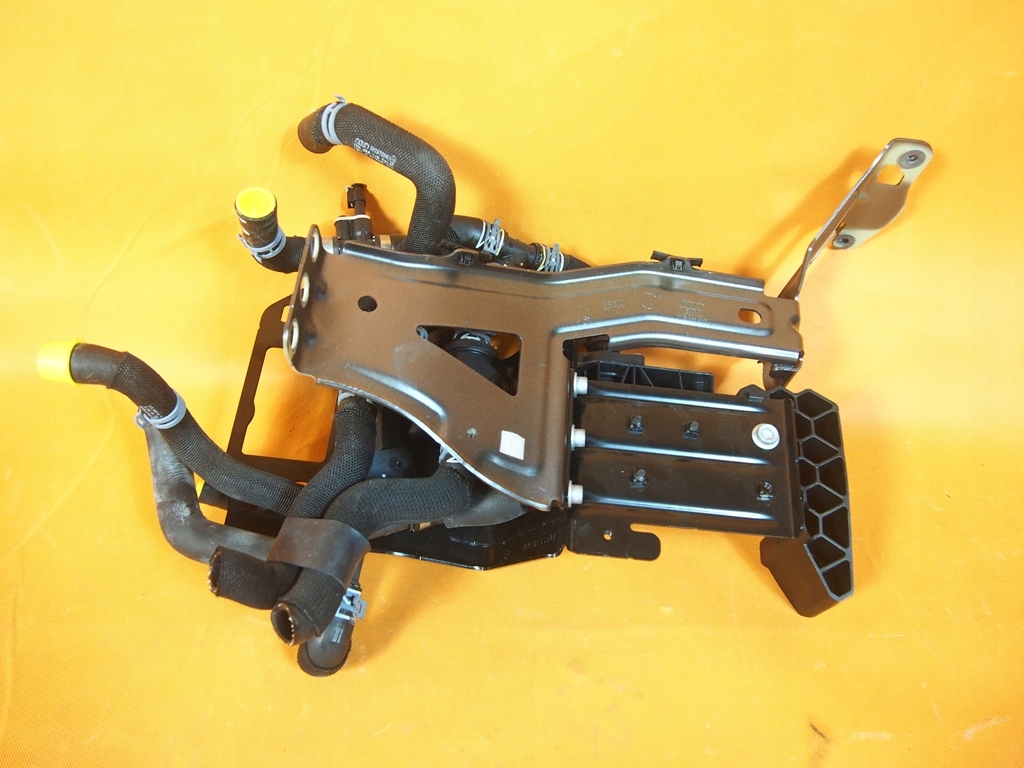 Audi E-Tron Wasserpumpenschläuche Halterung 4ke965567b 27KM Product image