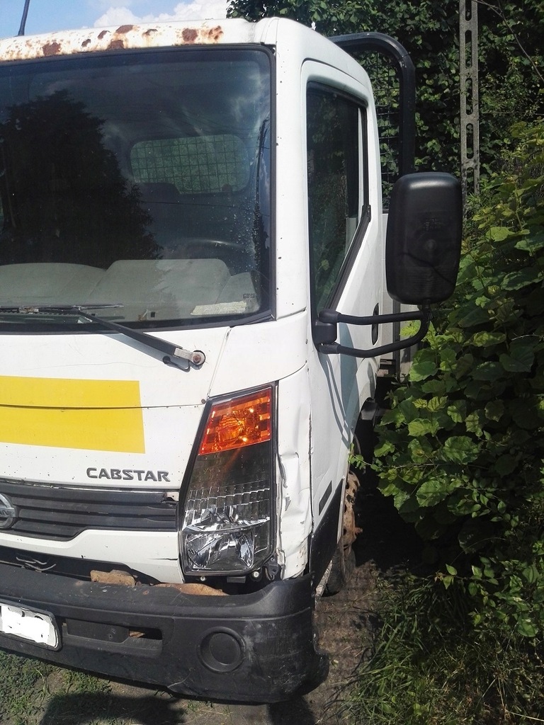 Nissan Cabstar Maxity Kotflügel Schmutzfänger komplett Product image