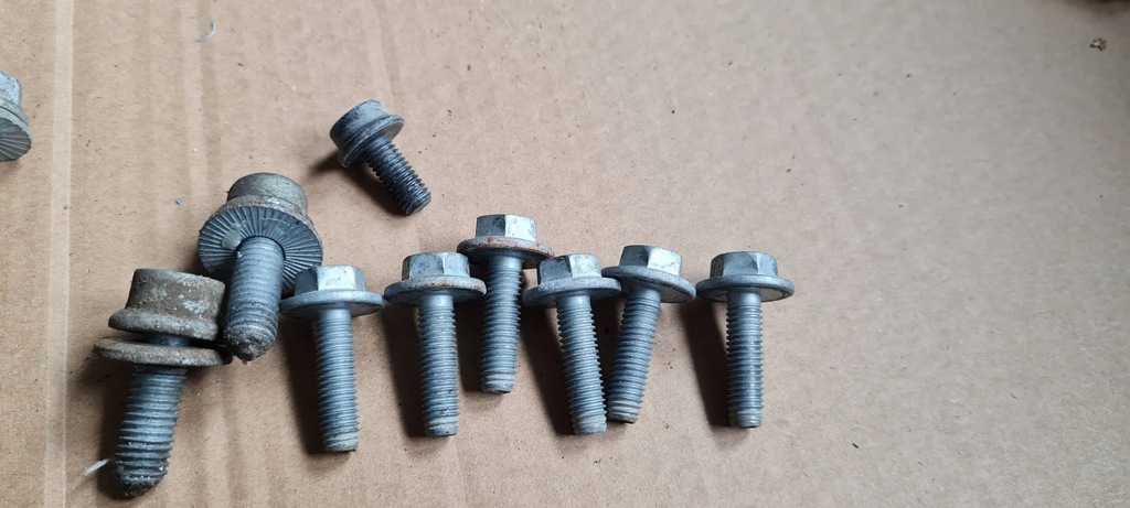 SQ5 Q5 80A BOLZEN AUFHÄNGUNGSBOLZEN SCHLITTENHALTER VORDERE TRÄGER Product image