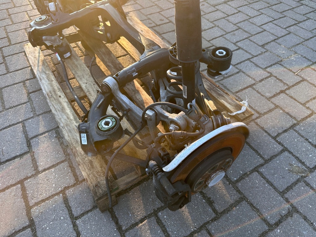 Audi A4 B9 A5 F5 8W Hinterradaufhängung Kompletter Rückstrahl Product image