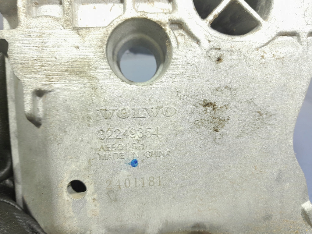 VOLVO XC40 I ​​​​LIFT 2.0 B3 HYB 163 PS GETRIEBEMONTAGE AUT 32249354 Product image