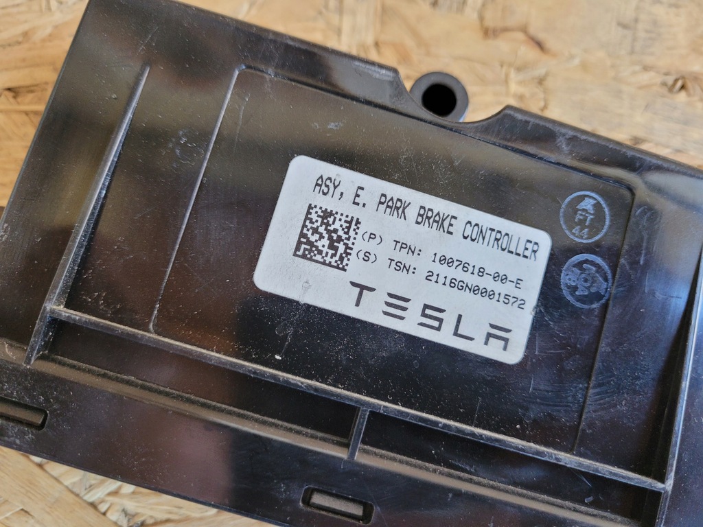 TESLA MODEL X CONTROLLER-MODUL 1007618-00 Product image