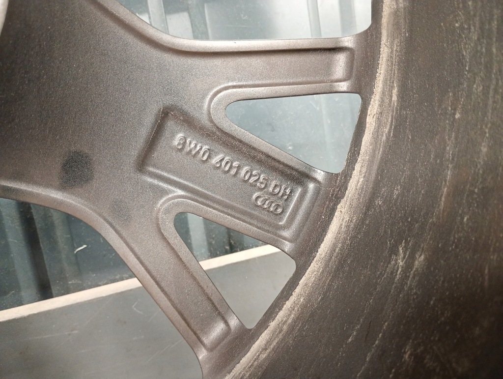 8W0601025DH Aluminium RIM 8.5JX19H2 ET40 5X112 ADI SPORT A4 B9 8W A5 S5 Product image