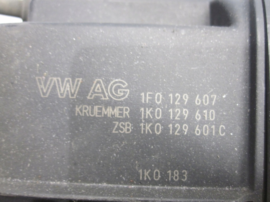 Volkswagen Caddy III 08R Luftfiltergehäuse 1F0129607 1K0129610 Product image