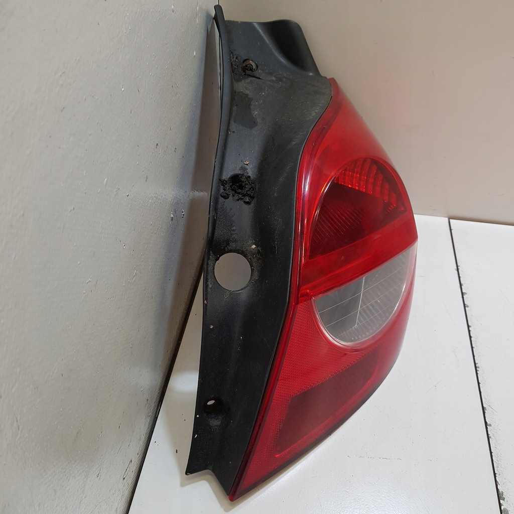 Renault Clio 3 OE Heck rechts Lampe Product image